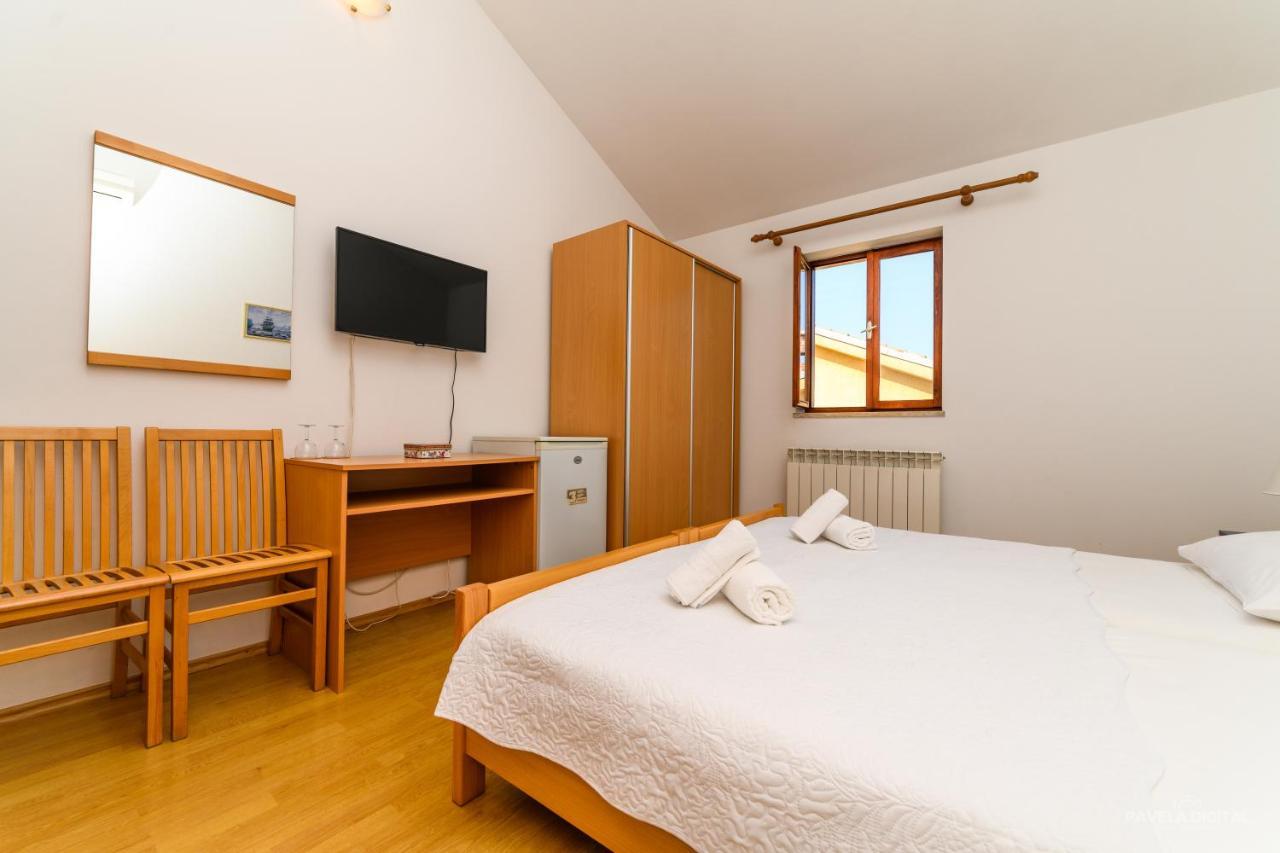 Sobe I Apartman Mareta Miholascica Exterior photo