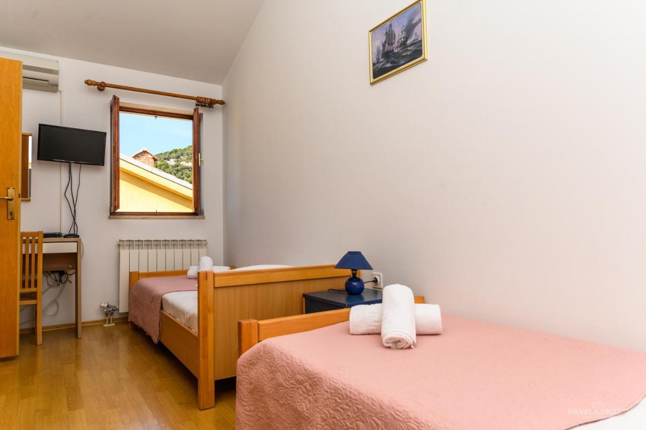Sobe I Apartman Mareta Miholascica Exterior photo