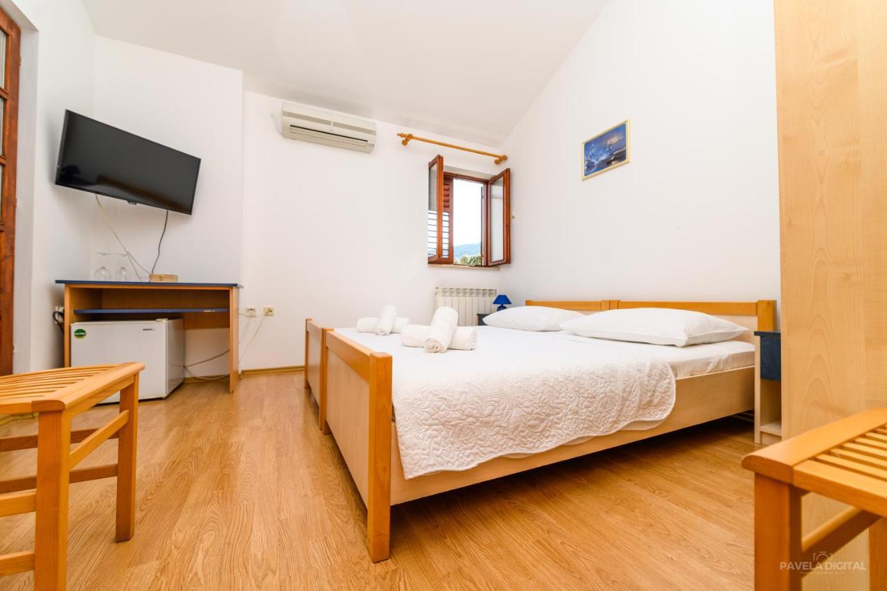 Sobe I Apartman Mareta Miholascica Exterior photo